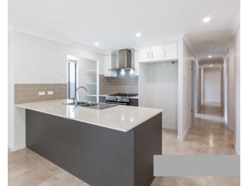 7 Midnight Cres, Spring Mountain QLD 4124