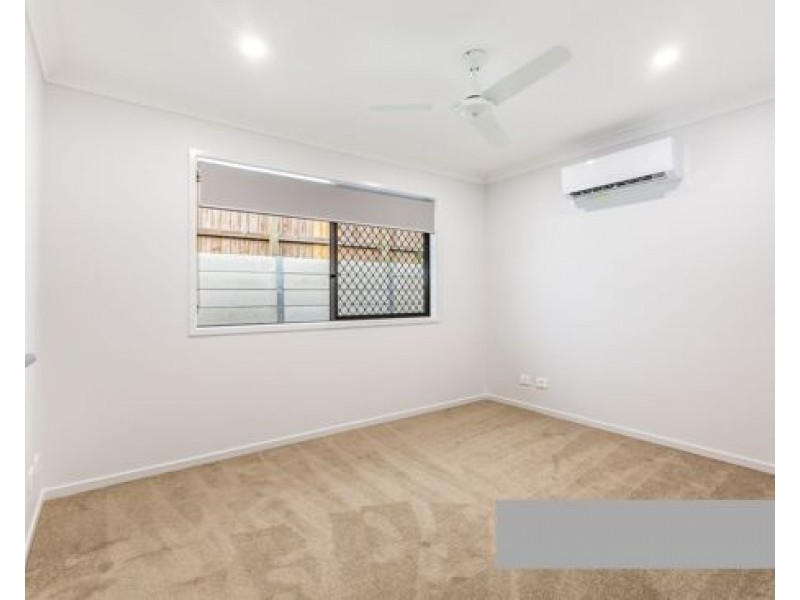 7 Midnight Cres, Spring Mountain QLD 4124
