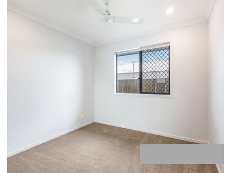 7 Midnight Cres, Spring Mountain QLD 4124