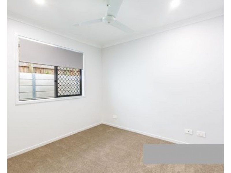 7 Midnight Cres, Spring Mountain QLD 4124