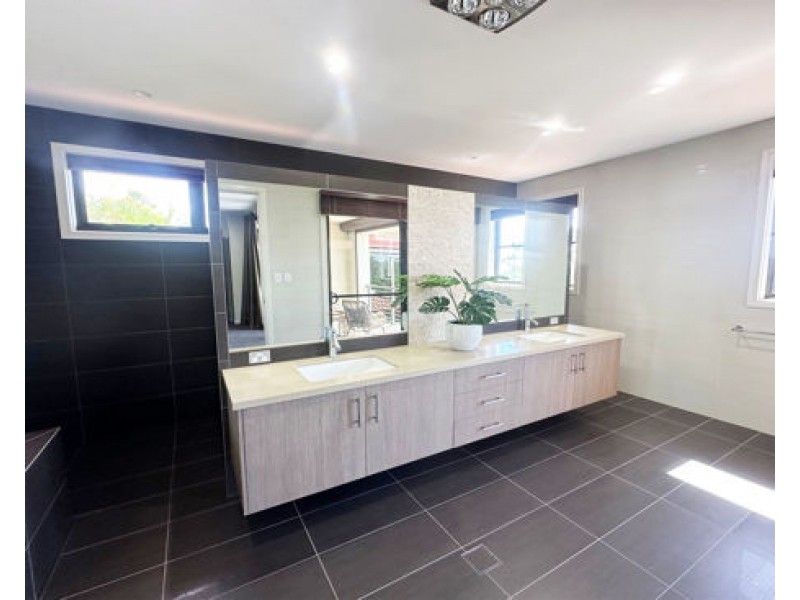 3103 Riverleigh Drive, Hope Island QLD 4212