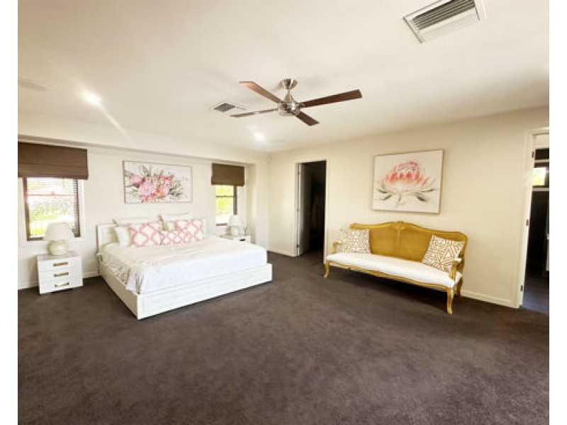 3103 Riverleigh Drive, Hope Island QLD 4212
