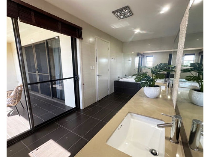 3103 Riverleigh Drive, Hope Island QLD 4212