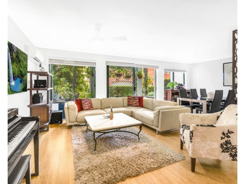 35 John Lund Drive, Hope Island QLD 4212