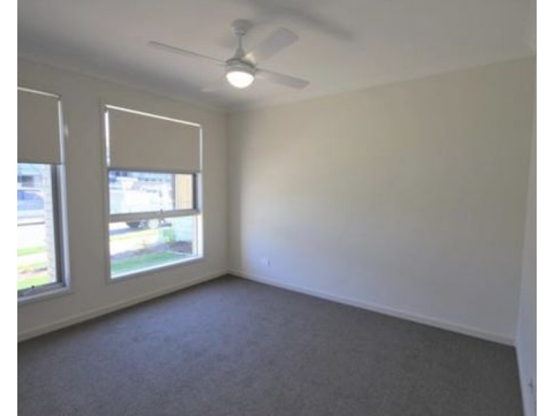 5 Napier Circuit, Silkstone QLD 4304