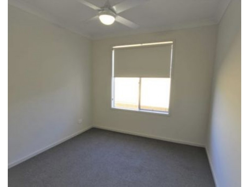 5 Napier Circuit, Silkstone QLD 4304