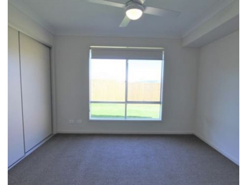 5 Napier Circuit, Silkstone QLD 4304