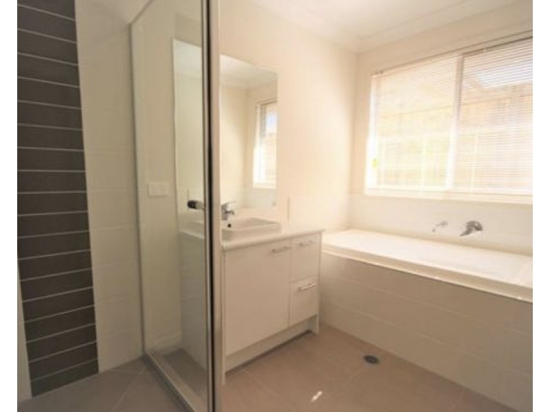 5 Napier Circuit, Silkstone QLD 4304