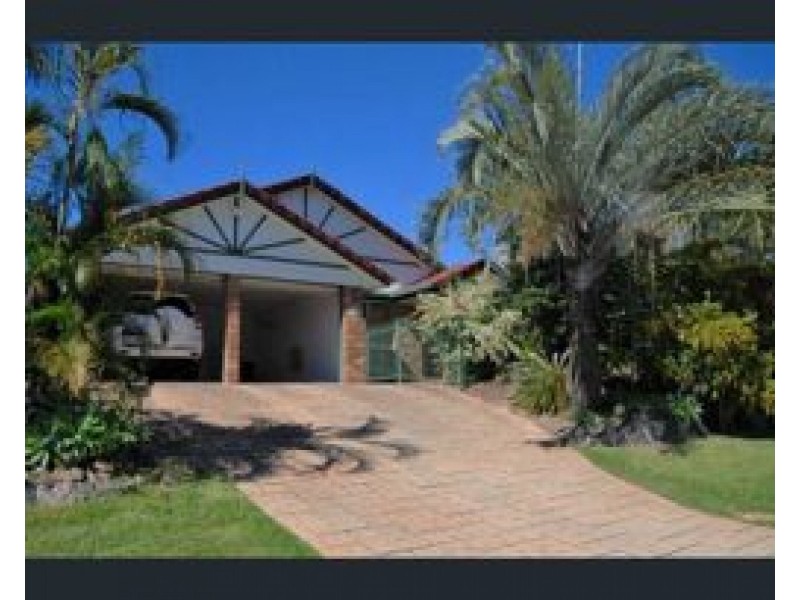 64 Bannockburn Cres, Parkinson QLD 4115