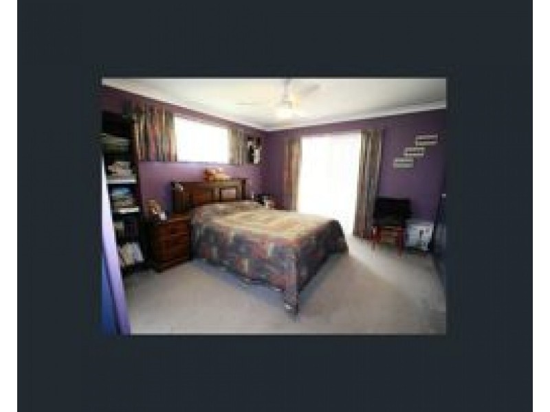 64 Bannockburn Cres, Parkinson QLD 4115