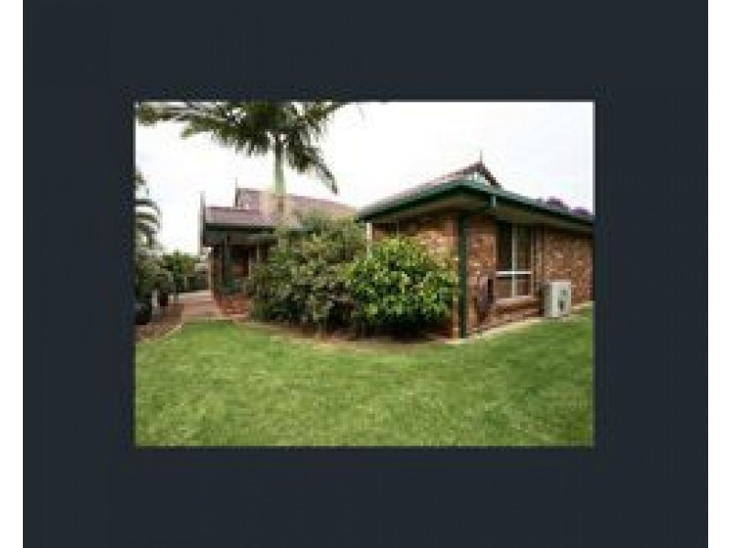 64 Bannockburn Cres, Parkinson QLD 4115