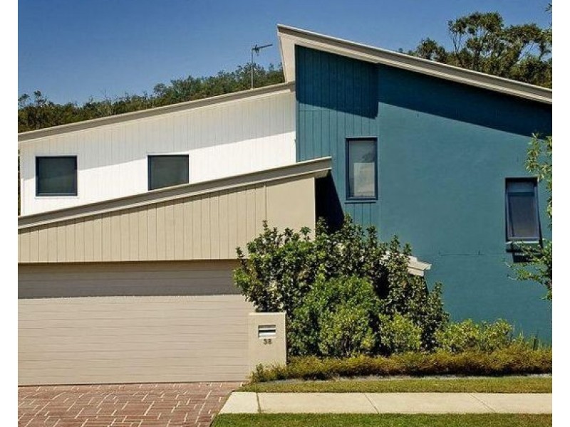 38 Cobb and Co Drive, Oxenford QLD 4210