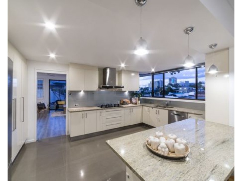 7 Daimler Drive, Bundall QLD 4217