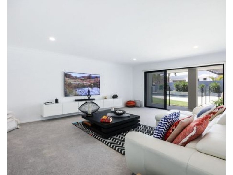 9 Norseman Court, Surfers Paradise QLD 4217