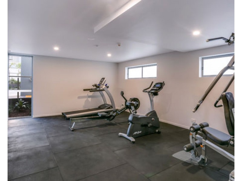 ID 21141345/ 11 Rolleston Street, Keperra QLD 4054