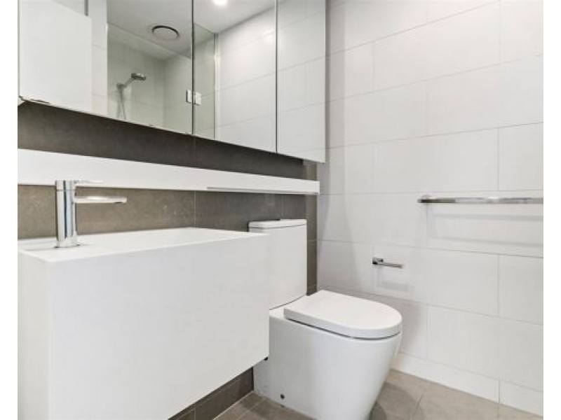 2005/8 Pearl River Road, Docklands VIC 3008
