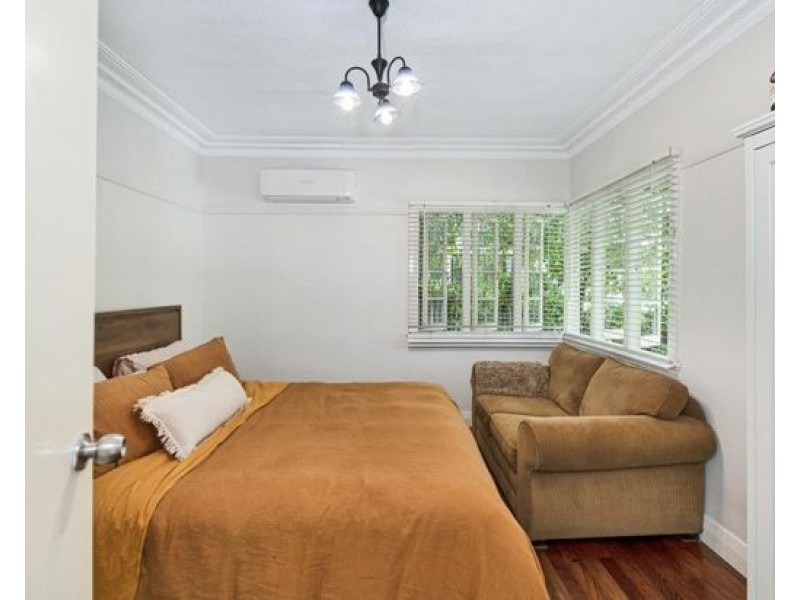 112 Plimsoll Street, Greenslopes QLD 4120