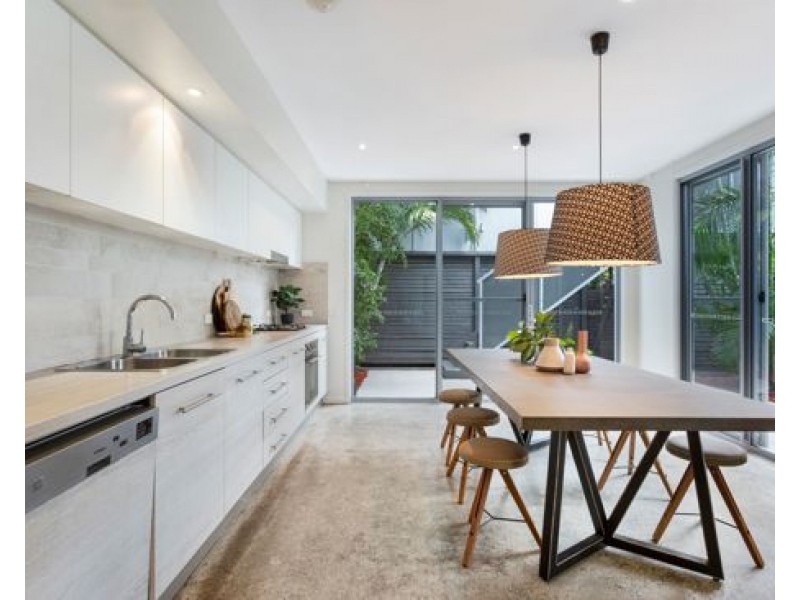 24 Lakefront Crescent, Varsity Lakes QLD 4227