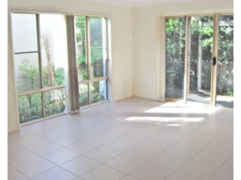 1 32-34 Margaret St, Southport QLD 4215