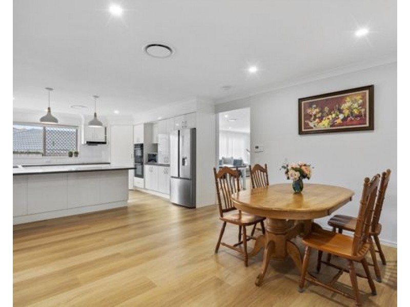 8 lexington place, Wishart QLD 4122