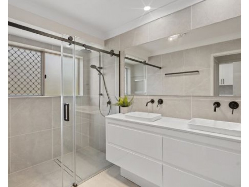 8 lexington place, Wishart QLD 4122