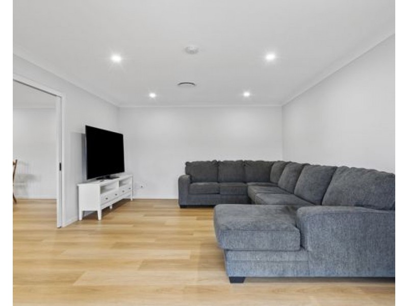 8 lexington place, Wishart QLD 4122