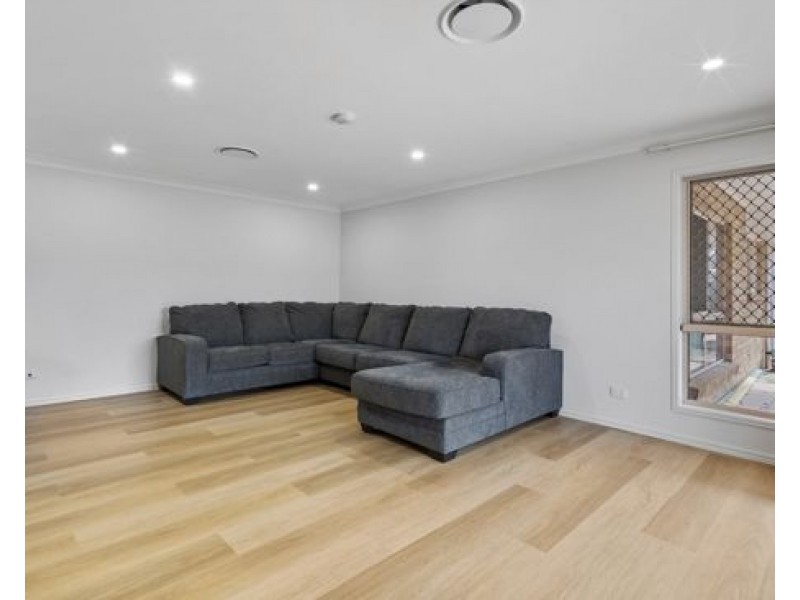 8 lexington place, Wishart QLD 4122