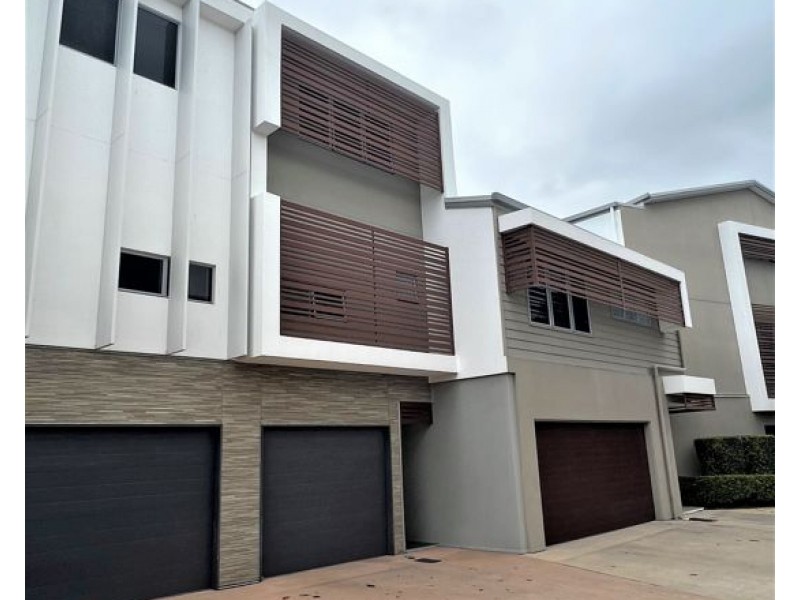 8/3028 The Boulevard, Carrara QLD 4211