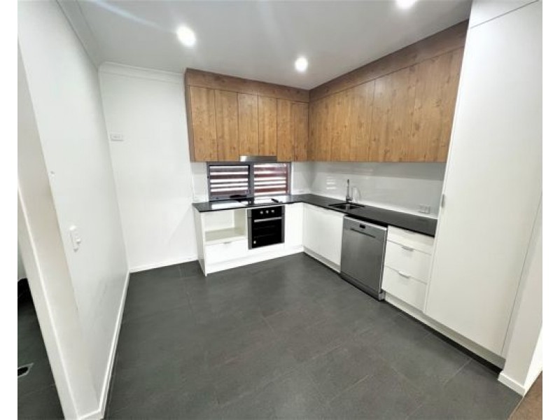 8/3028 The Boulevard, Carrara QLD 4211