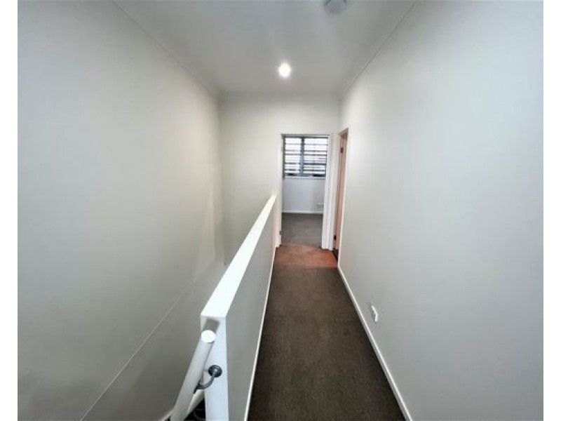 8/3028 The Boulevard, Carrara QLD 4211