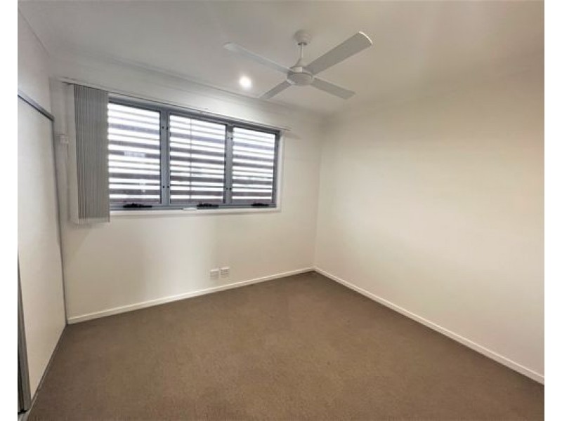 8/3028 The Boulevard, Carrara QLD 4211