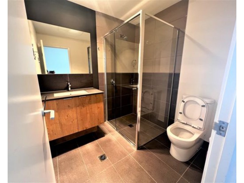 8/3028 The Boulevard, Carrara QLD 4211