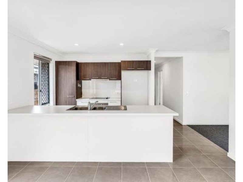 6 Naples Court, Redbank QLD 4301