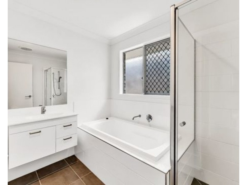 6 Naples Court, Redbank QLD 4301