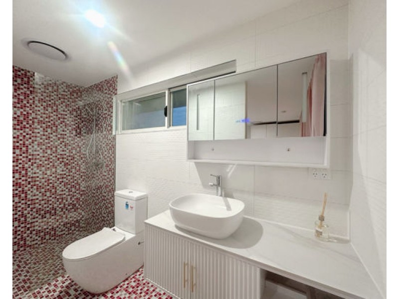 2/33 Sunrise Boulevard, Surfers Paradise QLD 4217
