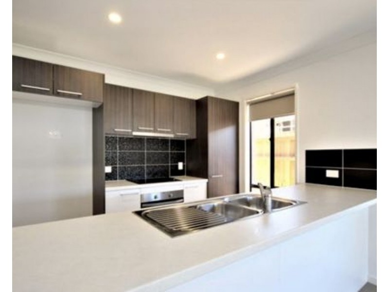 7 Bell Street, Silkstone QLD 4304