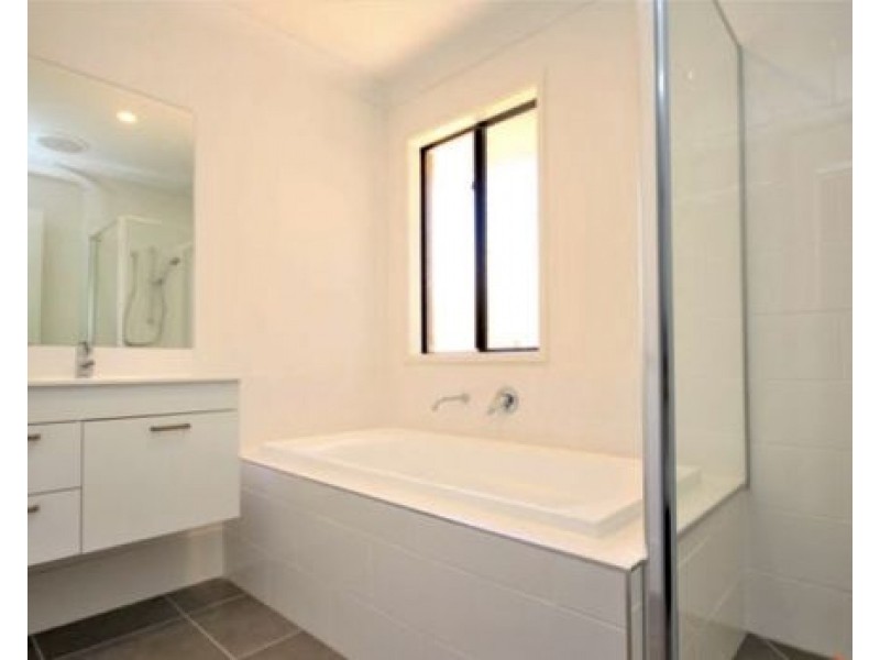 7 Bell Street, Silkstone QLD 4304