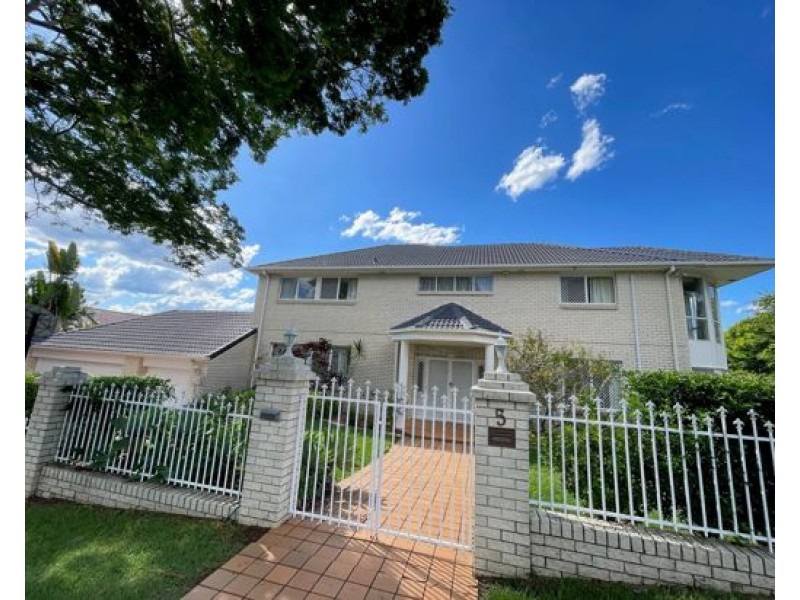 5 Lindfield Circuit, Robertson QLD 4109