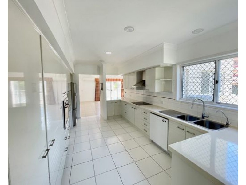 5 Lindfield Circuit, Robertson QLD 4109