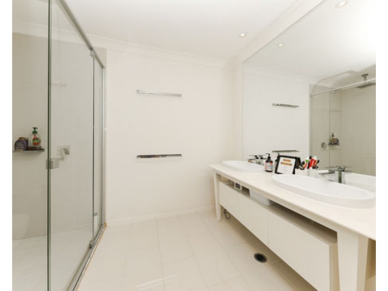 63 Easthill Dr, Robina QLD 4226