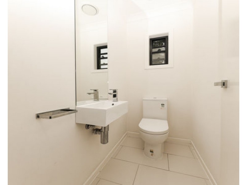 63 Easthill Dr, Robina QLD 4226