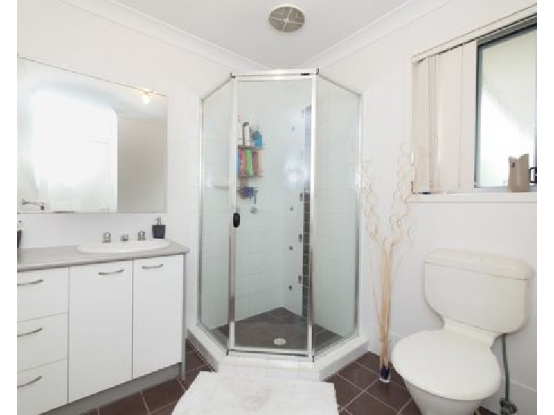 34-42 University Drive, Meadowbrook QLD 4131