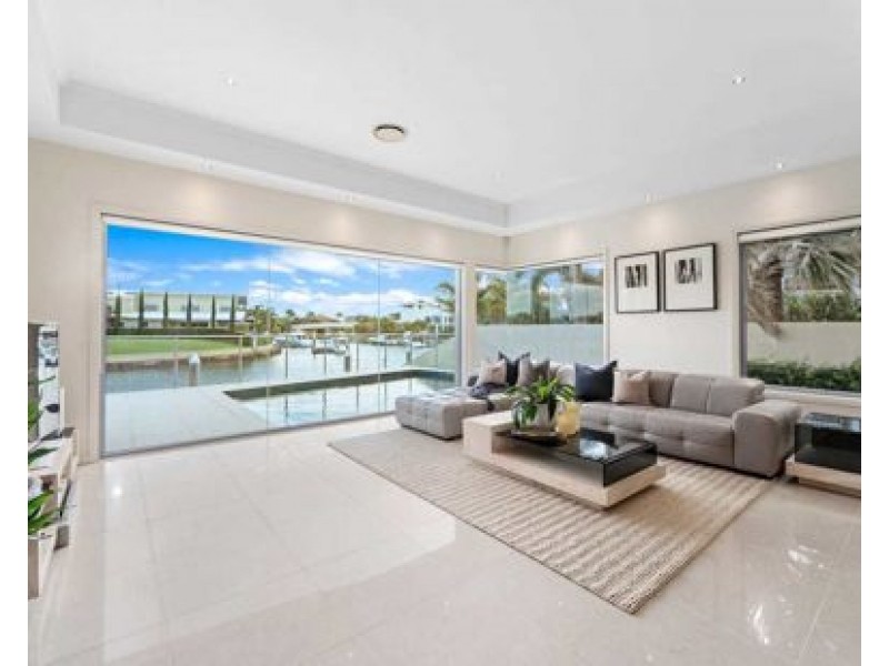 5 ROYAL ALBERT CRESCENT, Sovereign Islands QLD 4216