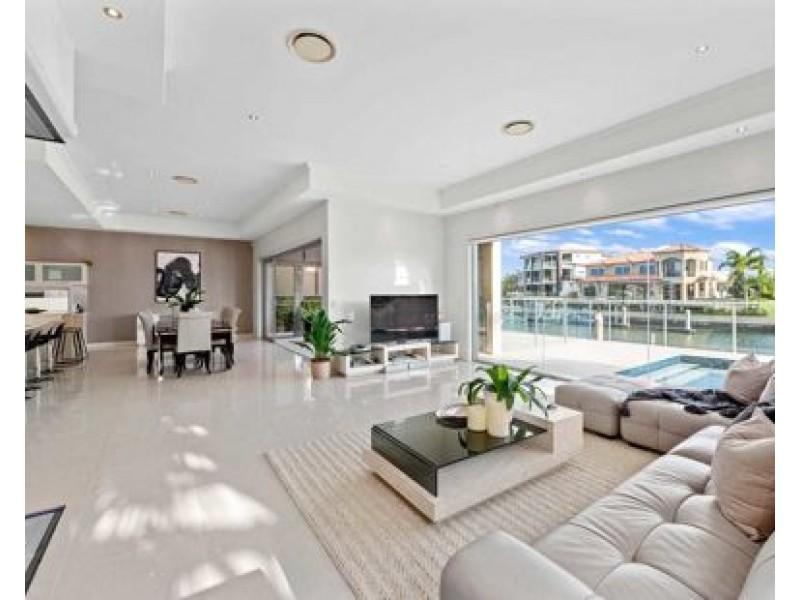 5 ROYAL ALBERT CRESCENT, Sovereign Islands QLD 4216