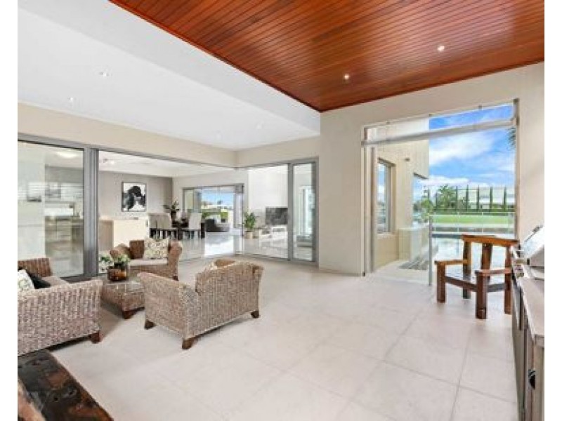 5 ROYAL ALBERT CRESCENT, Sovereign Islands QLD 4216