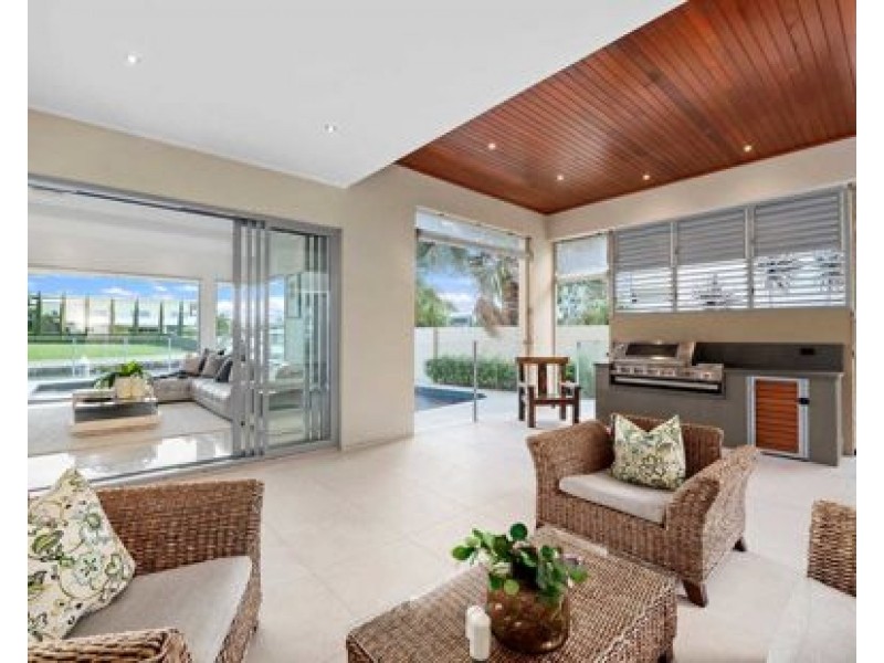 5 ROYAL ALBERT CRESCENT, Sovereign Islands QLD 4216