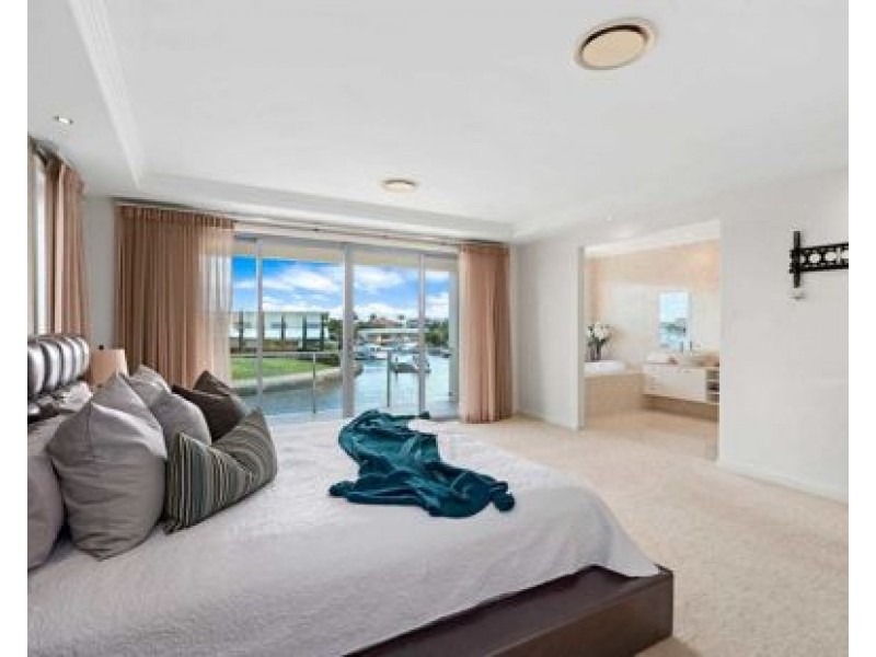 5 ROYAL ALBERT CRESCENT, Sovereign Islands QLD 4216