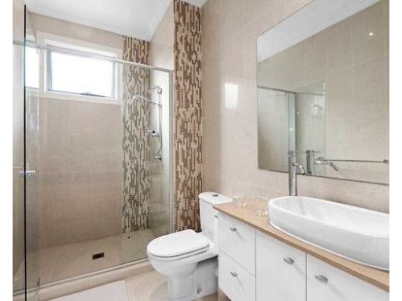 5 ROYAL ALBERT CRESCENT, Sovereign Islands QLD 4216