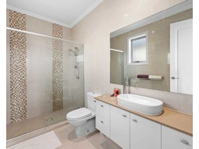 5 ROYAL ALBERT CRESCENT, Sovereign Islands QLD 4216