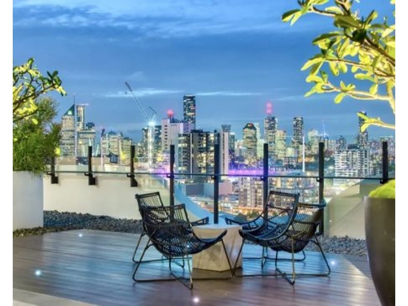 710/17 Deshon Street, Woolloongabba QLD 4102